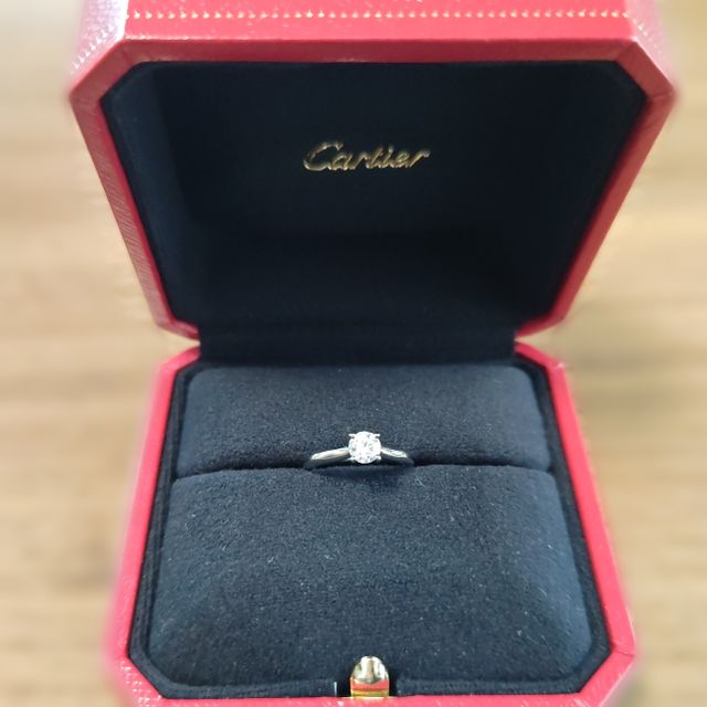 【カルティエ(Cartier)の口コミ】 王道の形の婚約指輪に憧れていたため、ソリティアのデザインで探していま…