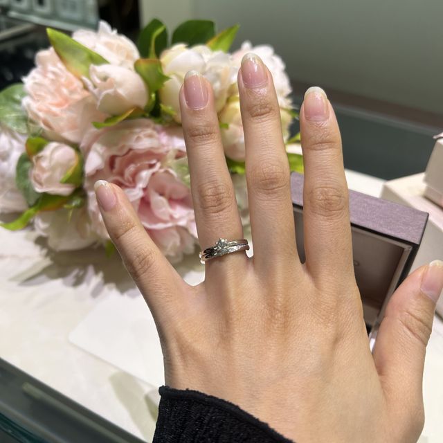 【アイプリモ(I-PRIMO)の口コミ】 ダイヤモンドが斜めの流れ出入っているところがさりげなく可愛らしさを表…