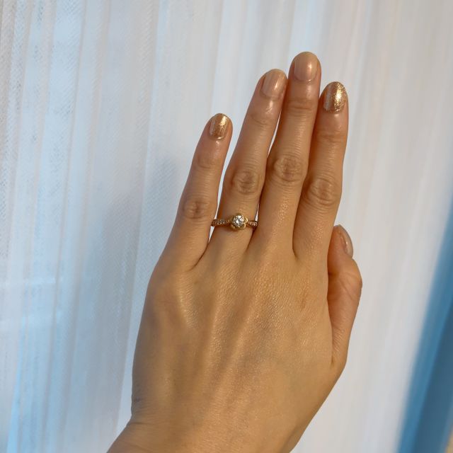 【シャネル(CHANEL)の口コミ】 とにかくデザインが可愛い！
ダイヤモンドだけのザ婚約指輪にはあまり興味…