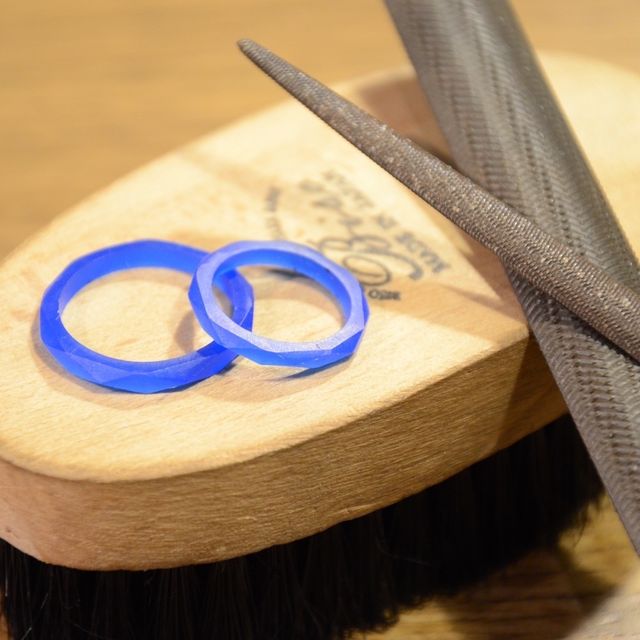 【CRAFY(クラフィ)の口コミ】 指輪を手作りできるお店です。自分たちが好きなデザインを提案し、作らさ…