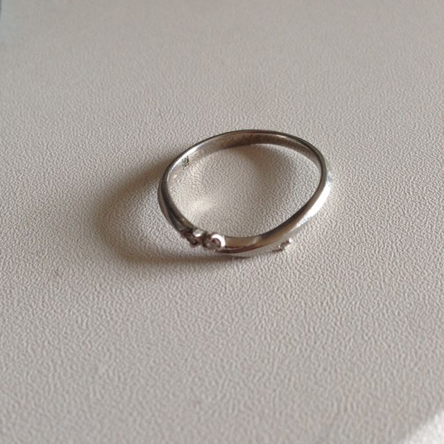 【LAPAGE(ラパージュ)の口コミ】 結婚指輪がペアで作られているデザインです。

レディスは宝石が３箇所に…