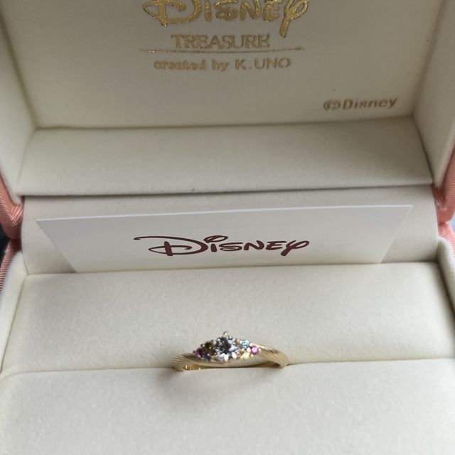 【ケイウノ ブライダル(K.UNO BRIDAL)の口コミ】 デザインの良さが素晴らしく、彼女に贈るものとして一目惚れした指輪。
ゴ…