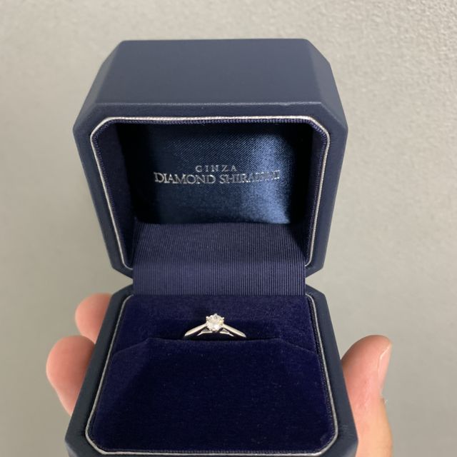 【銀座ダイヤモンドシライシの口コミ】 エバーアフターというデザインを選びました。
歳をとっても、2人で手を繋…