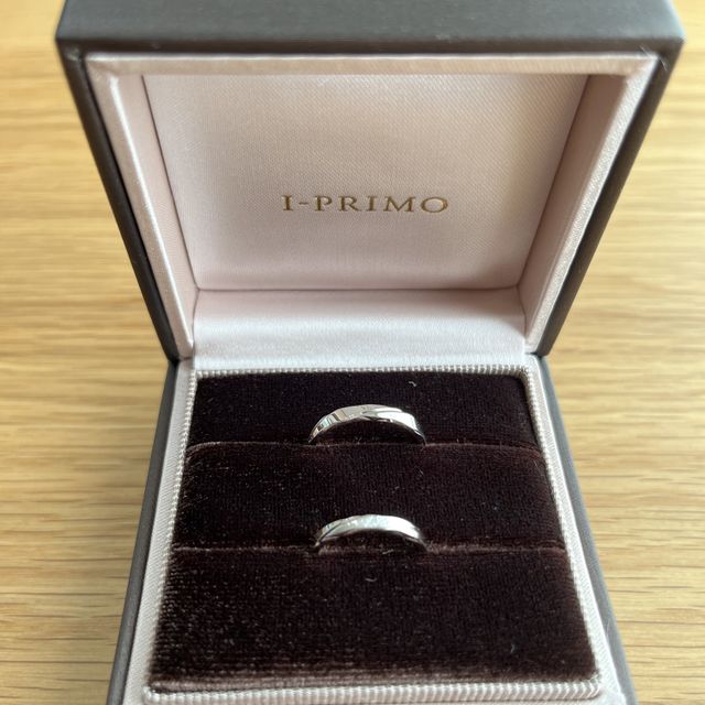 【アイプリモ(I-PRIMO)の口コミ】 外側だけでなく内側にもダイヤがあり、男性の指輪と合わせると桜になると…