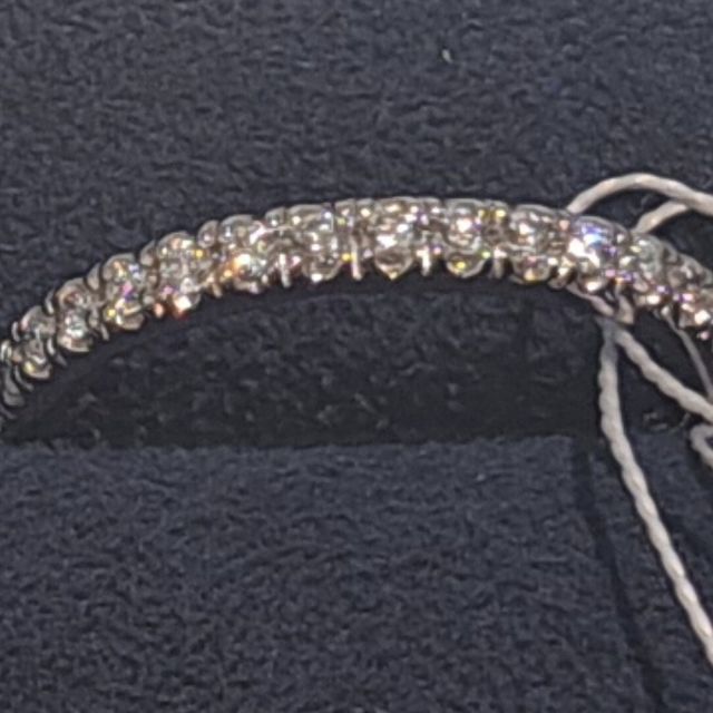 【4℃ BRIDAL(ヨンドシーブライダル)の口コミ】 プラチナ素材のシンプルなハーフエタニティリングを探していたので、理想…