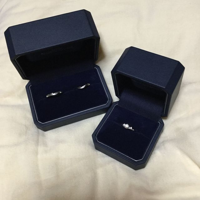 【銀座ダイヤモンドシライシの口コミ】 -セットリングであること
-婚約指輪にブルーダイヤを入れられること
-内甲…