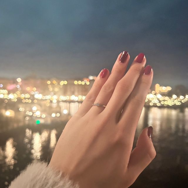 【アイプリモ(I-PRIMO)の口コミ】 シンプルで普段使いしやすいです。指が綺麗に見えて、控えめで上品な輝き…