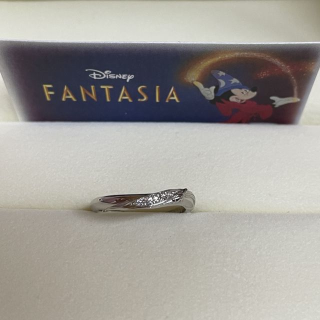 【ケイウノ ブライダル(K.UNO BRIDAL)の口コミ】 大好きなミッキーの指が、魔法をかけてるかのようになっていて、その横に…