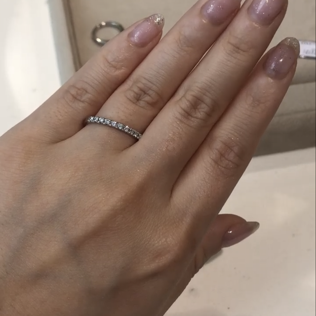 【BRILLIANCE+(ブリリアンスプラス)の口コミ】 ハーフエタニティのリングにすることはあらかじめ決めて探していたが、こ…