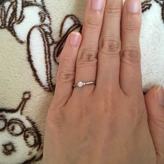 【ジュエリーツツミ(JEWELRY TSUTSUMI)の口コミ】 ダイヤの形と大きさ、輝き具合がとても気に入りました。店員さんも高い買…