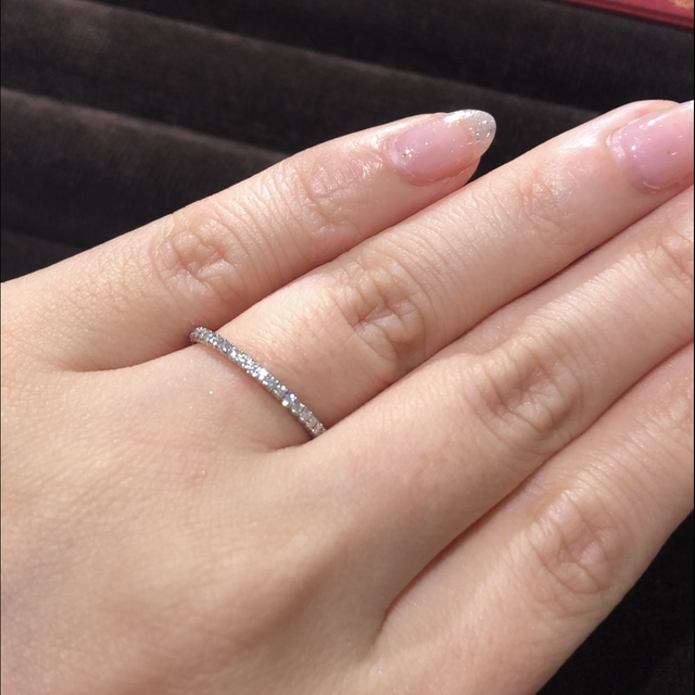 【カルティエ(Cartier)の口コミ】 ハーフエタニティというデザインの結婚指輪を探していて、スタッフさんに…