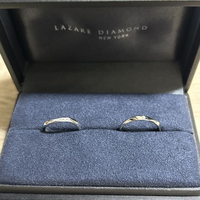 【ラザール ダイヤモンド(LAZARE DIAMOND)の口コミ】 プラチナを選びました。リングの内側が滑らかで着けていても違和感があり…