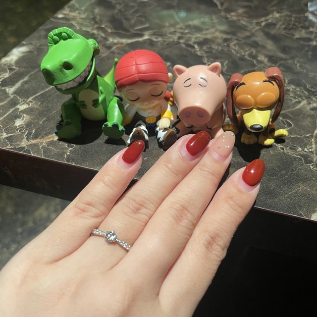 【ラザール ダイヤモンド(LAZARE DIAMOND)の口コミ】 最高の指輪です。こちらの指輪はストレートタイプで、私のような根本が太…