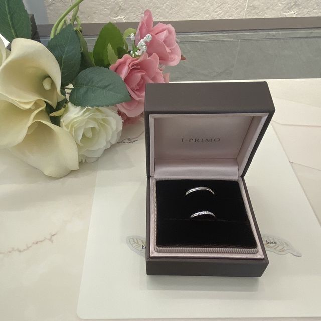 【アイプリモ(I-PRIMO)の口コミ】 ウェーブ感のあるデザインで女性はダイアが程よくついており男性も少しカ…