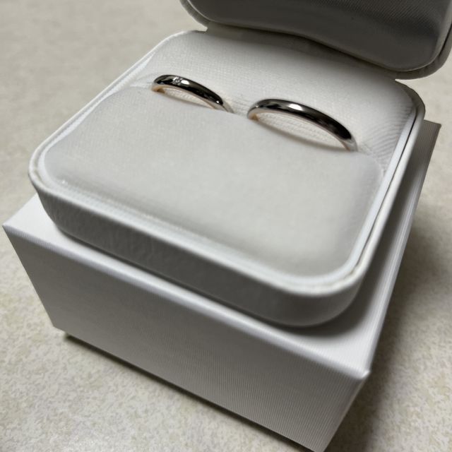 【BONDS(ボンズ)の口コミ】 シンプルでどんな場面でも付けやすいし指輪の裏はピンクゴールドになって…