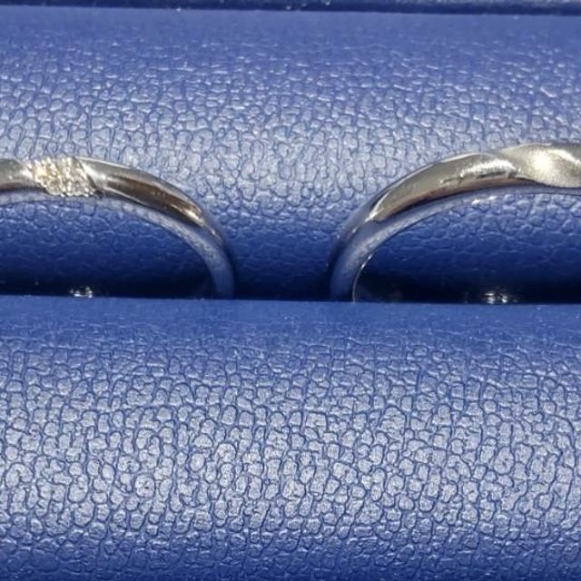 【銀座ダイヤモンドシライシの口コミ】 こちらのマリッジリングを見たあと、他店で色々なデザインを見ましたが、…