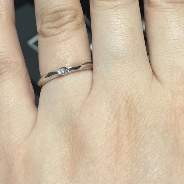 【エクセルコダイヤモンド(EXELCO DIAMOND)の口コミ】 シンプルなストレートのマリッジリングを探していました。こちらのエクセ…