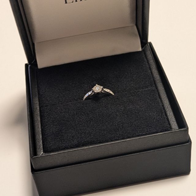 【EIKA(エイカ)の口コミ】 プロポーズ時はローズの中にダイヤモンドが入っている状態で頂きました。
…