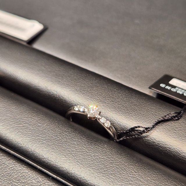 【ラザール ダイヤモンド(LAZARE DIAMOND)の口コミ】 指輪のデザインは定番の形からトレンドの形までどのような要望にも答えて…