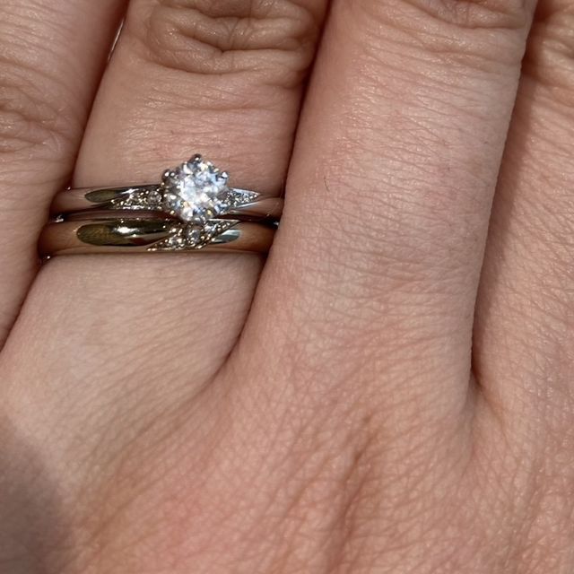 【BRILLIANCE+(ブリリアンスプラス)の口コミ】 他では見なかった、珍しいシャンパンゴールドのマリッジリングです！色の…