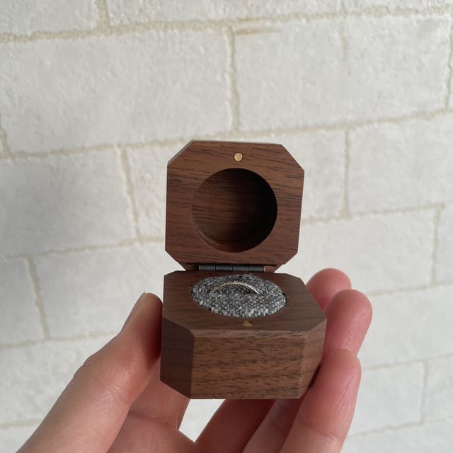 【鎌倉彫金工房の口コミ】 ダイヤが一つ突出した婚約指輪が多い中、リングにダイヤを複数個埋め込む…