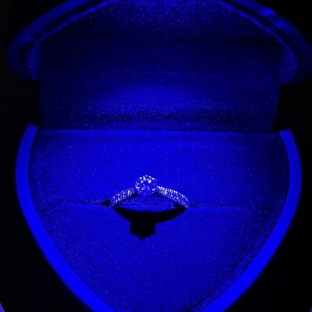 【カオキ　ダイヤモンド専門卸直営店の口コミ】 婚約指輪にはメインのダイヤモンドが飾られているので、質の良いのダイヤ…