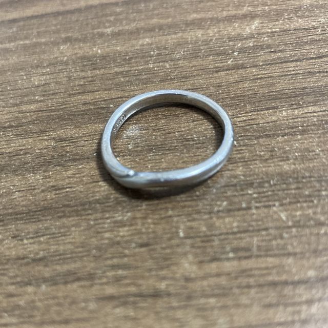 【アイプリモ(I-PRIMO)の口コミ】 シンプルだけど個性もあるところ。少しウェーブしている部分があり、派手…