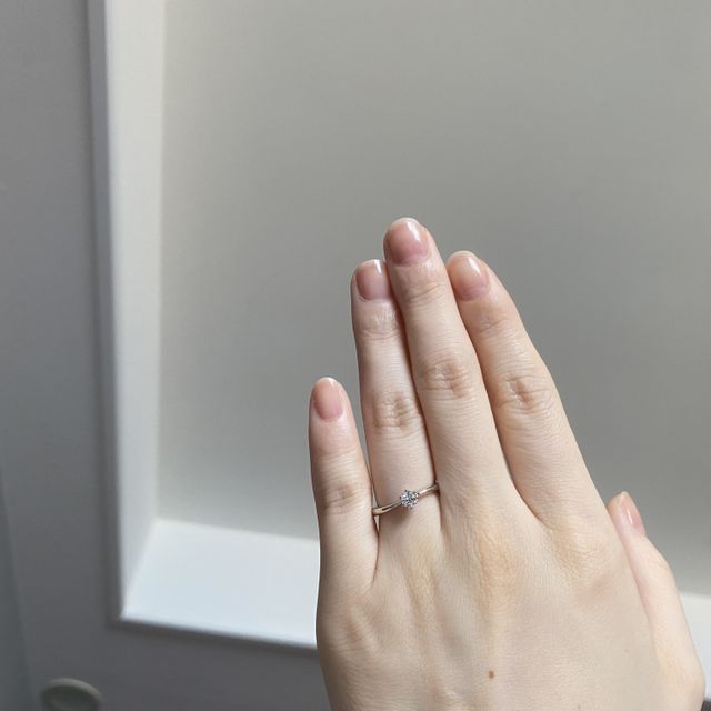 【アイプリモ(I-PRIMO)の口コミ】 ウェーブがきつくなく、ゆるめにかかっています。細身な指輪なので、指が…