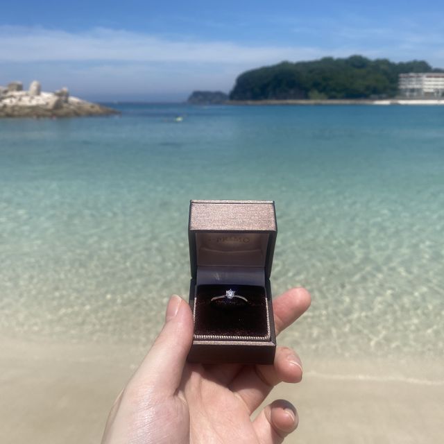 【アイプリモ(I-PRIMO)の口コミ】 ウェーブがきつくなく、ゆるめにかかっています。細身な指輪なので、指が…