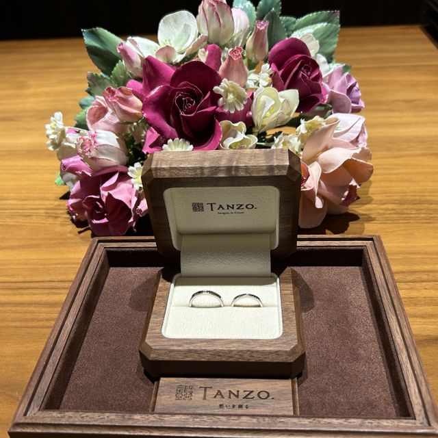 【TANZO.(鍛造指輪)の口コミ】 指輪の決め手はたくさんのデザインがありその中でミル打ちが綺麗でありダ…