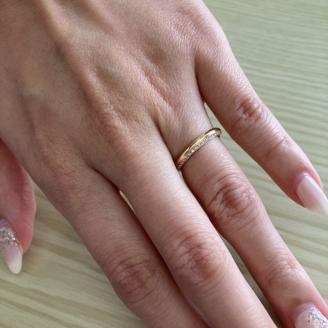 【アイプリモ(I-PRIMO)の口コミ】 他にはないデザインでとても素敵です！
ダイヤは片側にあしらわれており、…