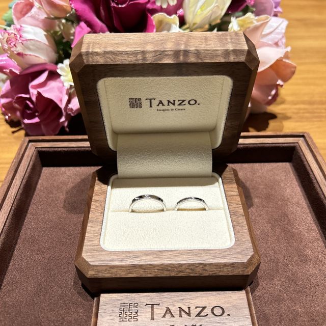【TANZO.(鍛造指輪)の口コミ】 ミル加工がとても綺麗に仕上がっており大満足！中央にある石もミル加工に…