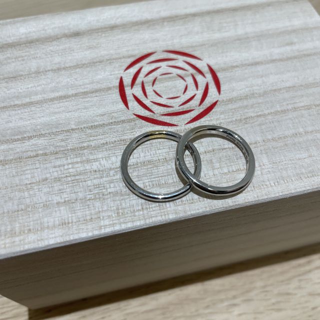 【出雲結(いずもゆい)の口コミ】 とても素敵な指輪で着け心地もフィットし大満足な指輪でした。
シンプルな…