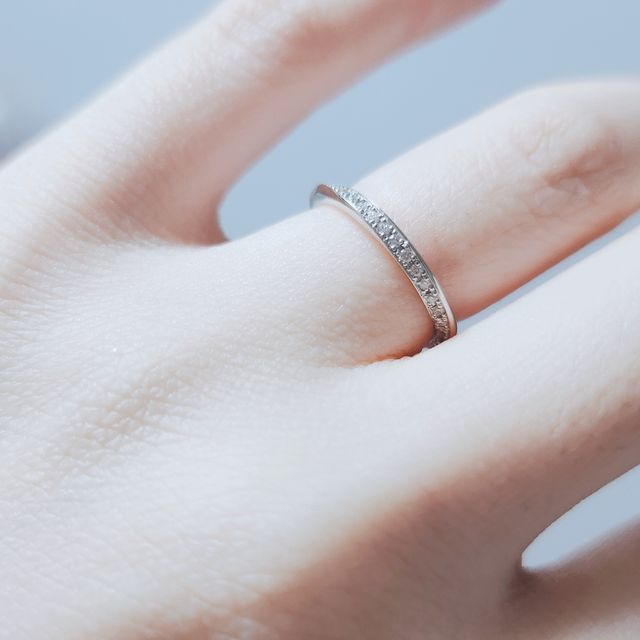 【銀座ダイヤモンドシライシの口コミ】 私はデザインや軽さを重視しました。指輪の形やダイヤモンドも豊富にあり…