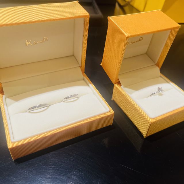【ケイウノ ブライダル(K.UNO BRIDAL)の口コミ】 婚約指輪は、ダイヤモンドが大きかったためリングはシンプルなものに決め…