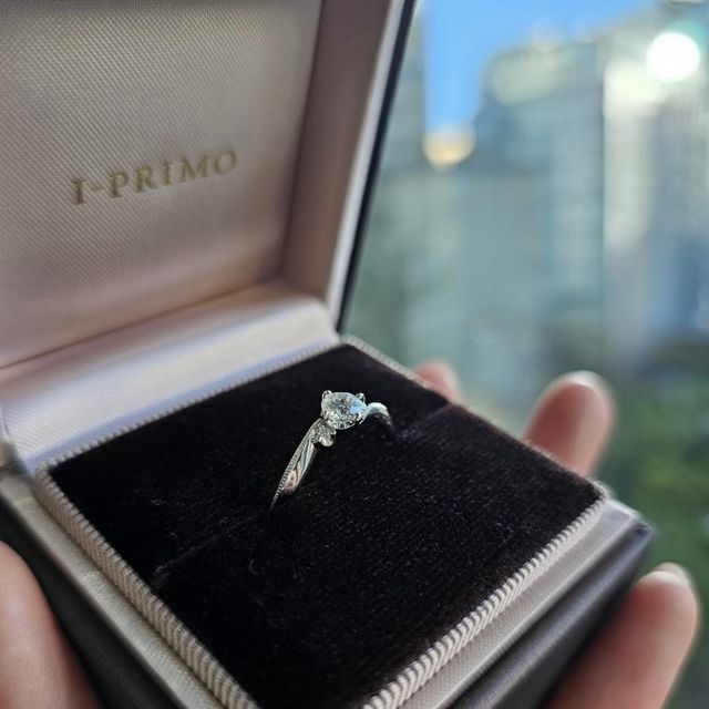 【アイプリモ(I-PRIMO)の口コミ】 ウェーブのデザインに加えて、リングのミル打ちがとても綺麗で光が当たっ…