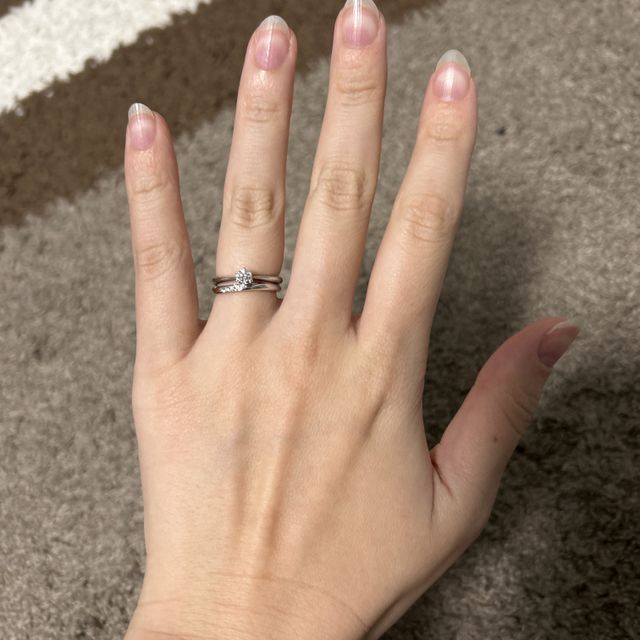 【アイプリモ(I-PRIMO)の口コミ】 婚約指輪のダイヤがさりげなく輝いてくれて、どんな時も自信を与えてくれ…
