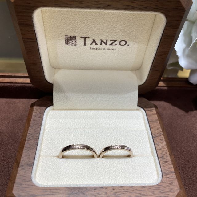 【TANZO.(鍛造指輪)の口コミ】 ぷっくり加工という立体的なデザインに仕上げ、立体的にした箇所に和紙加…