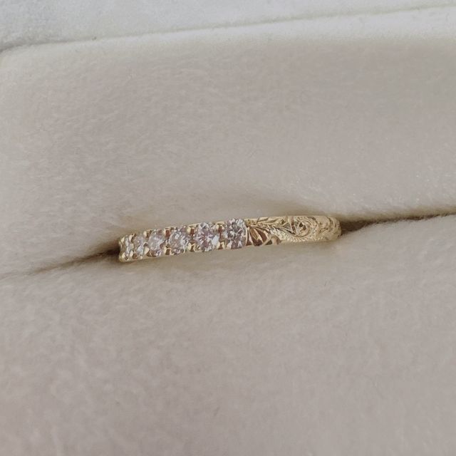 【PUAALLY(プアアリ)の口コミ】 ハーフエタニティリングとハワイアンの融合でとっても気に入りました。
指…