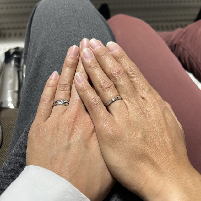 【BRILLIANCE+(ブリリアンスプラス)の口コミ】 シンプルな指輪で、セットリングができる指輪を探していました。だいたい…