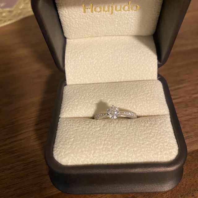 【宝寿堂(ほうじゅどう)の口コミ】 とても華やかで飽きのこないシンプルなデザインです。奥さんもとても気に…