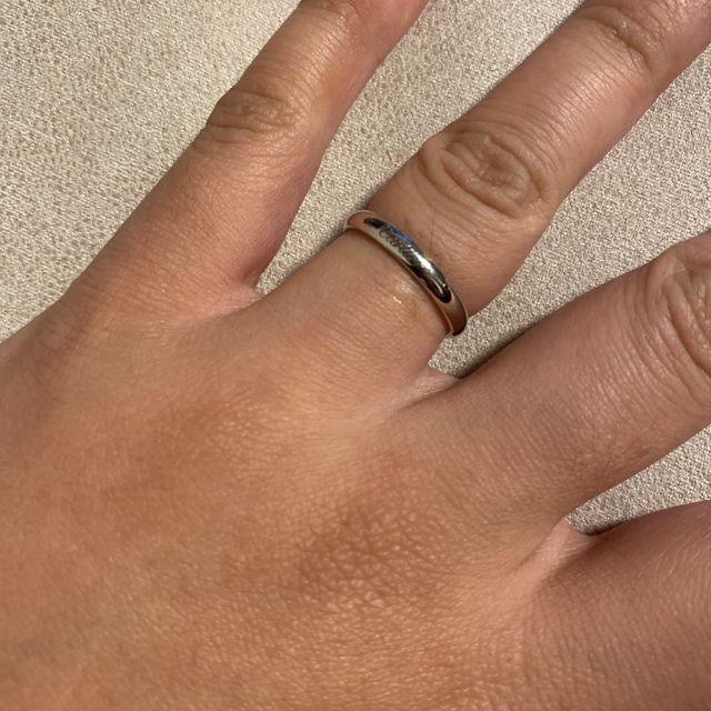 【カルティエ(Cartier)の口コミ】 シンプルで飽きのこないデザインだと思います。
シンプルでありながらも、…