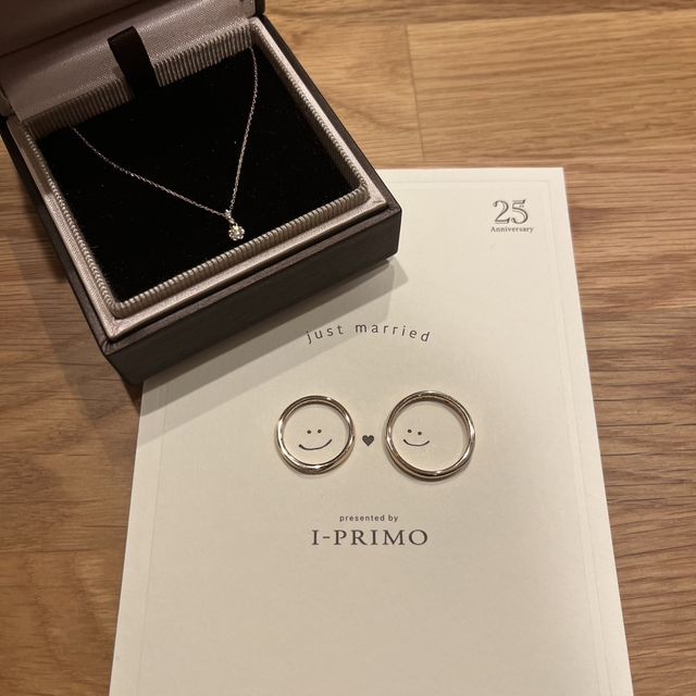 【アイプリモ(I-PRIMO)の口コミ】 まっすぐなリングに、やや緩やかなカーブのデザインが入っていて、そこに…