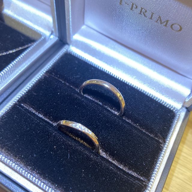 【アイプリモ(I-PRIMO)の口コミ】 まっすぐなリングに、やや緩やかなカーブのデザインが入っていて、そこに…