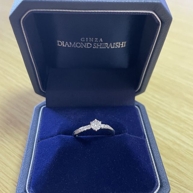 【銀座ダイヤモンドシライシの口コミ】 ダイヤの輝きがとても美しいです。大きすぎず、小さすぎず、ちょうどよい…