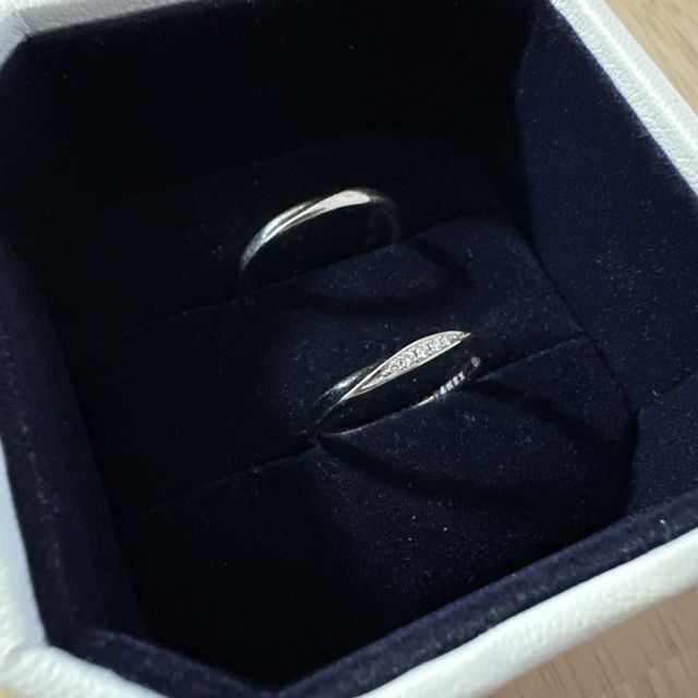 【4℃ BRIDAL(ヨンドシーブライダル)の口コミ】 デザインはシンプルで指輪の太さは太すぎず、細すぎないものを選び、普段…