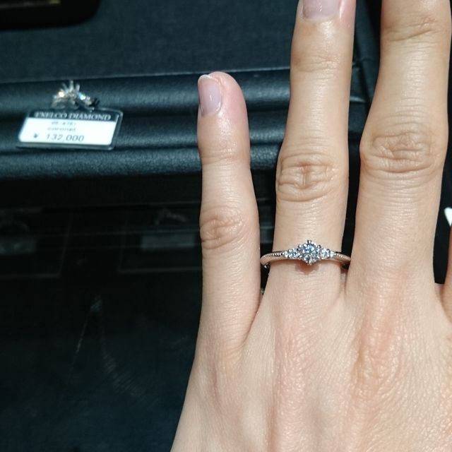 【エクセルコダイヤモンド(EXELCO DIAMOND)の口コミ】 私の指輪選びの決め手は、指がキレイに見えるデザインと、ダイヤモンドの…