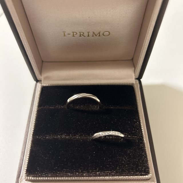 【アイプリモ(I-PRIMO)の口コミ】 シンプルながら細かい見え方に気を配られた指輪です。見る角度によって光…