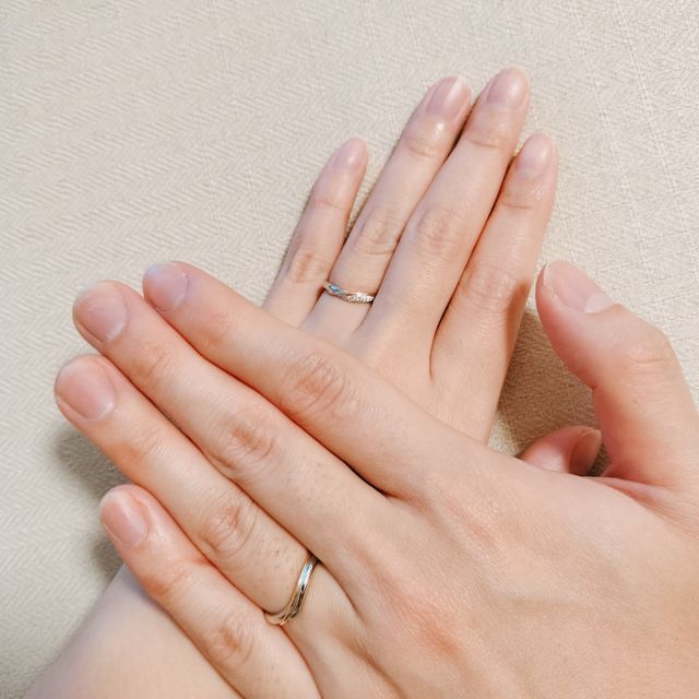 【ケイウノ ブライダル(K.UNO BRIDAL)の口コミ】 ゴールドのラインが入っていてポイントでお洒落に見えるようになっていま…