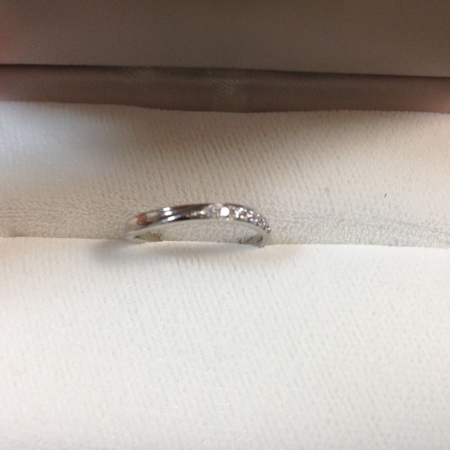 【LEHAIM(レハイム)の口コミ】 婚約指輪と一緒に付ける事の出来る指輪を探していました。婚約指輪とセッ…